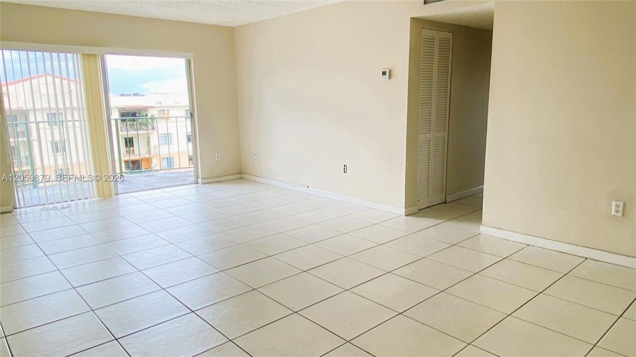 9350 Fontainebleau Blvd, Unit 602, Miami, FL 33172 Photo