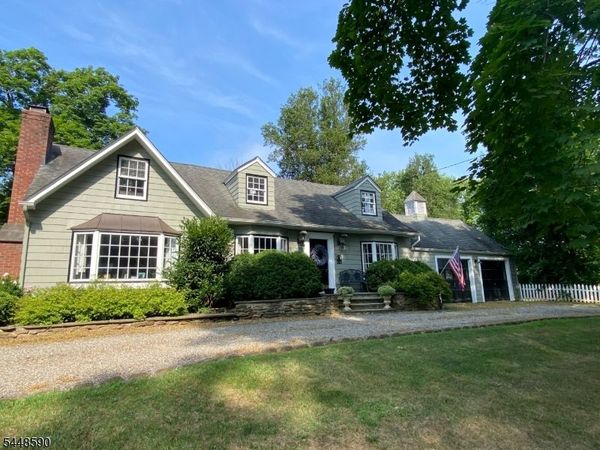 11 Miller Ave, Tewksbury, NJ 08858