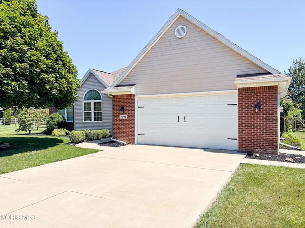 4044 Edge View Drive, Oregon, OH 43616