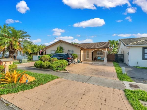9981 NW 129th Ter , Hialeah Gardens, FL 33018