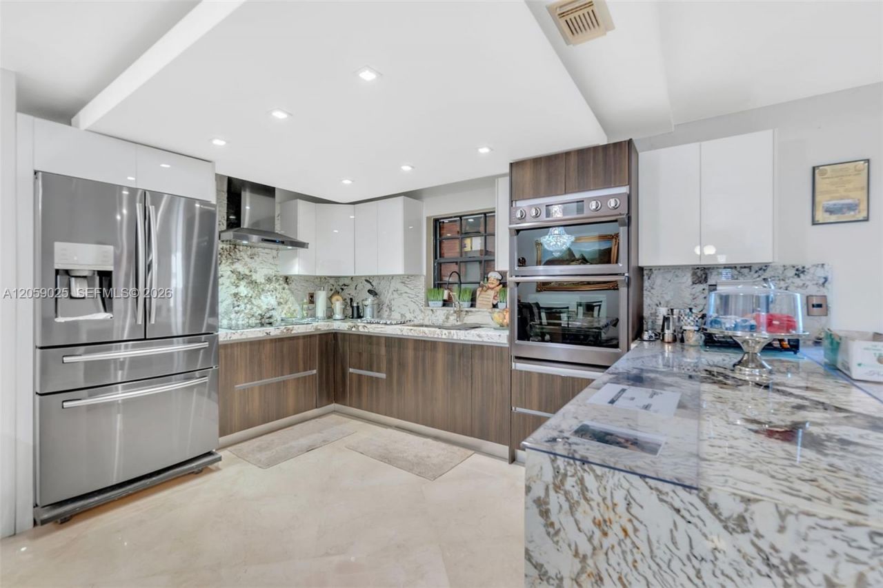 9981 NW 129th Ter, Hialeah Gardens, FL 33018 Photo