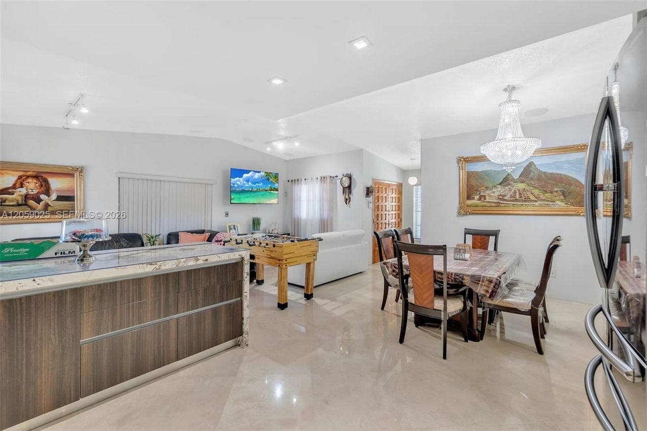 9981 NW 129th Ter, Hialeah Gardens, FL 33018 Photo