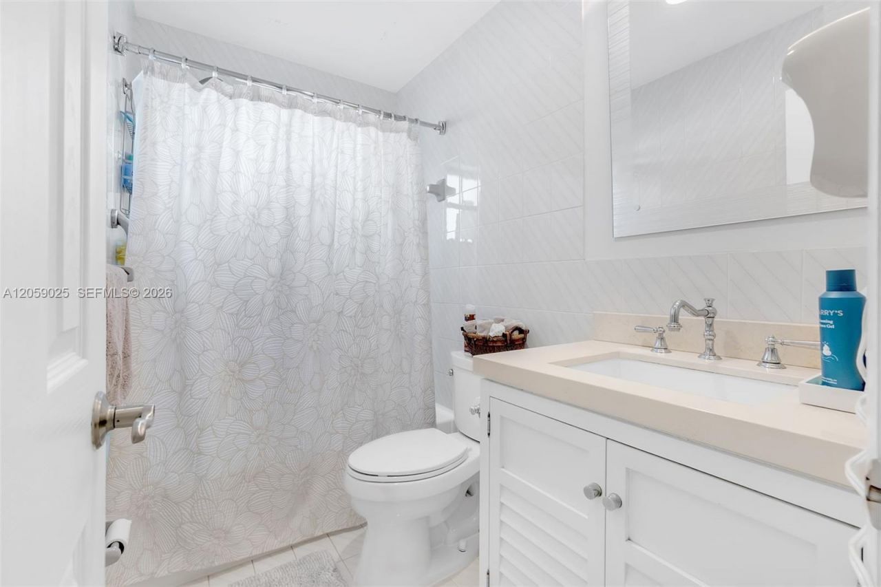 9981 NW 129th Ter, Hialeah Gardens, FL 33018 Photo