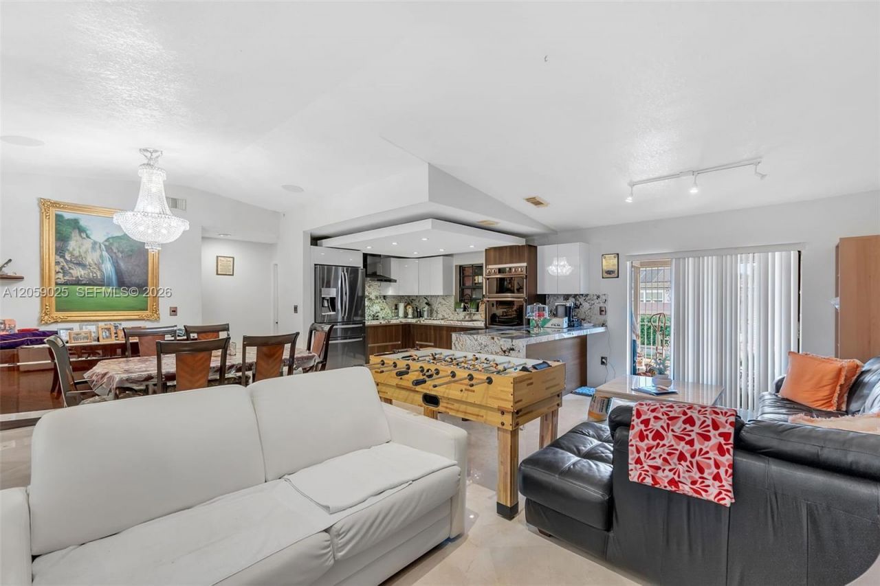 9981 NW 129th Ter, Hialeah Gardens, FL 33018 Photo