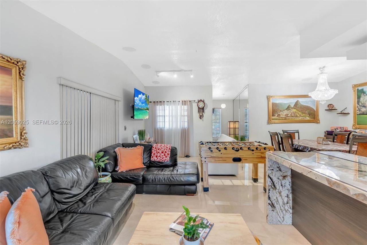 9981 NW 129th Ter, Hialeah Gardens, FL 33018 Photo
