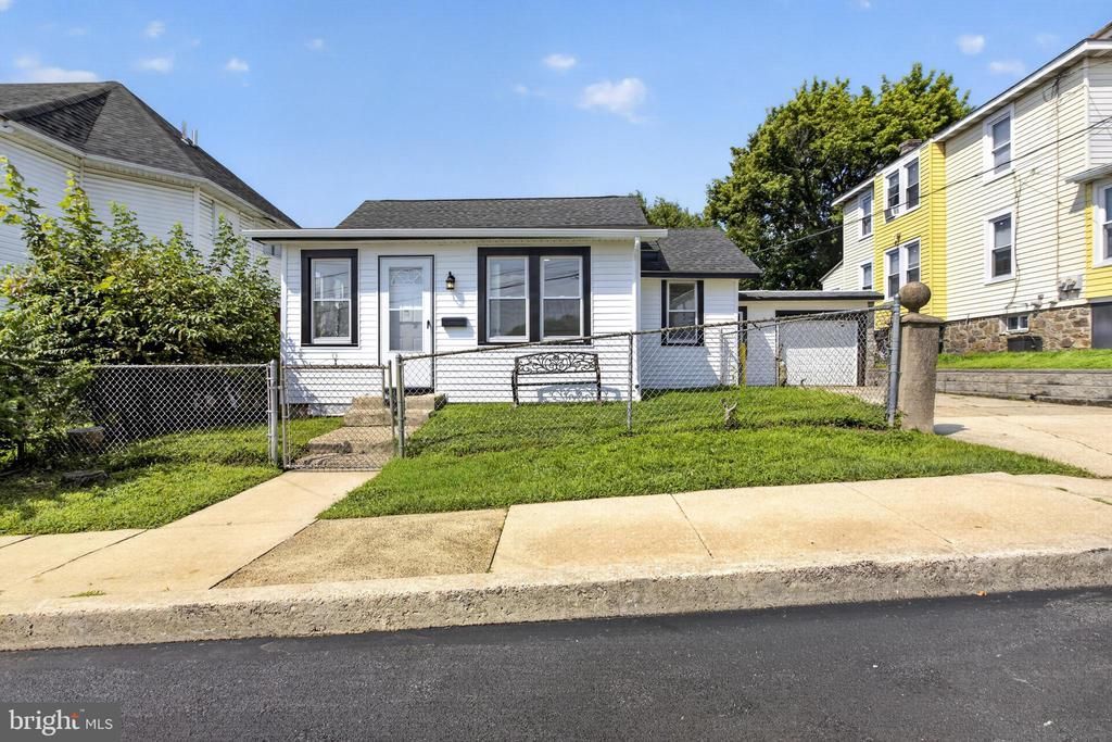 908 PRICE STREET, MARCUS HOOK, PA 19061