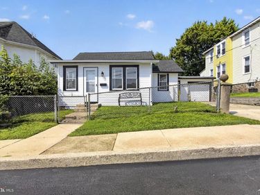 908 PRICE STREET, MARCUS HOOK, PA 19061