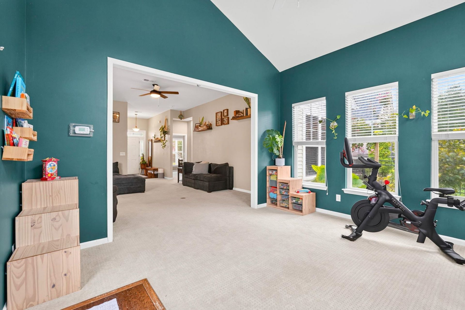 348 Esher Ct. Photo 10