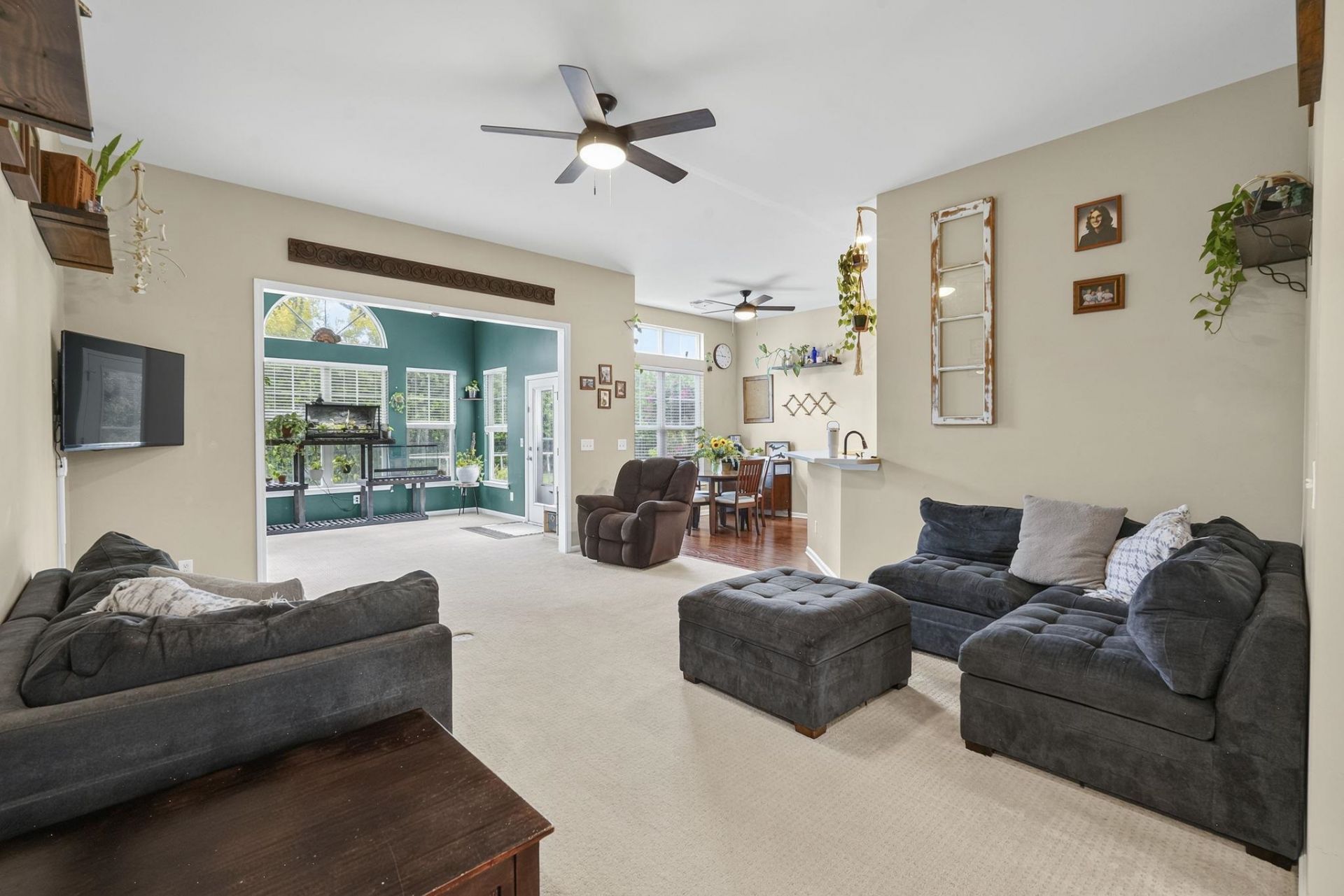 348 Esher Ct.  Photo 11