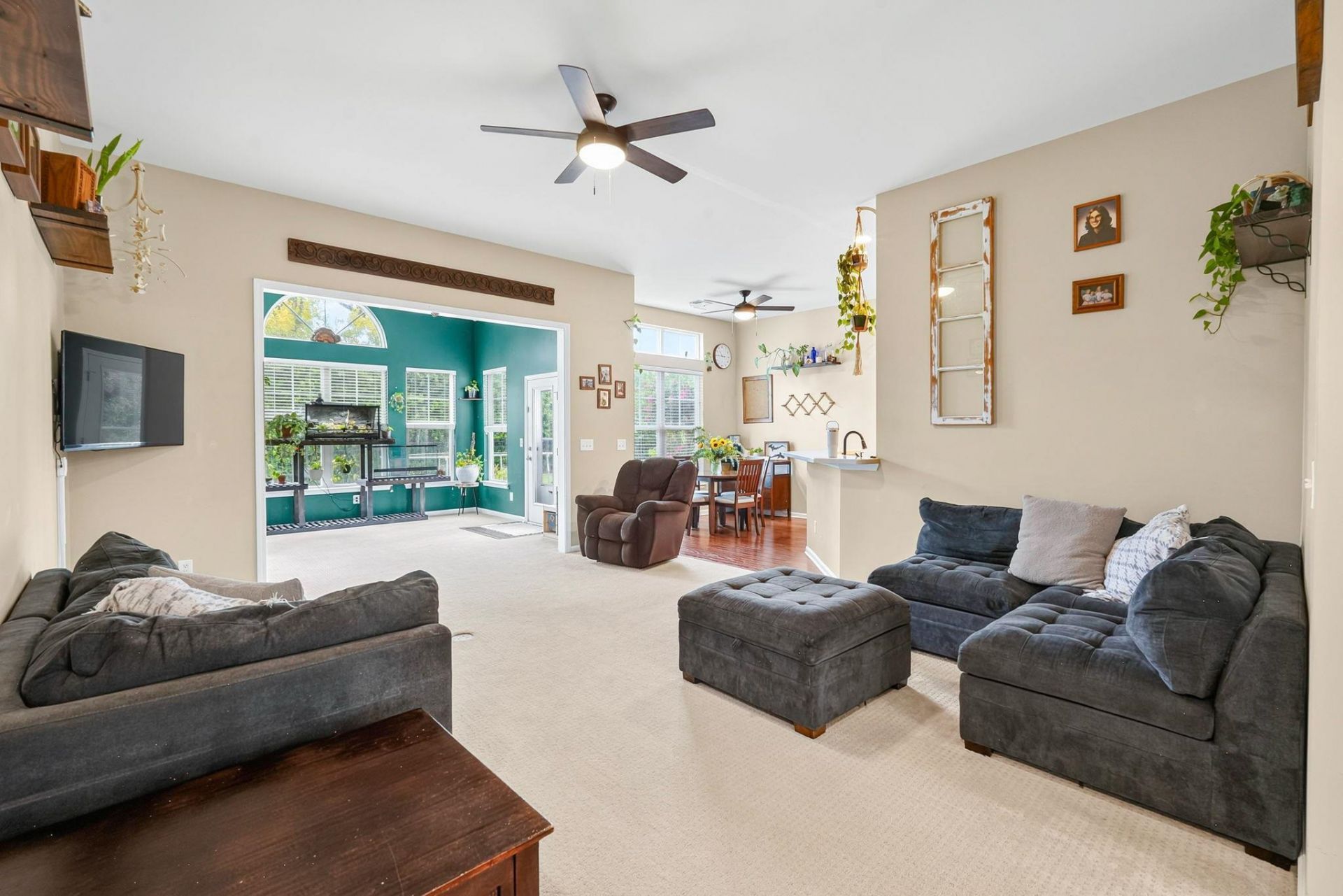 348 Esher Ct. Photo 12