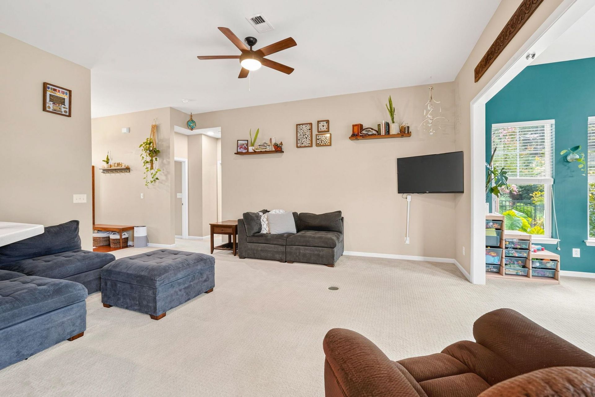 348 Esher Ct. Photo 14