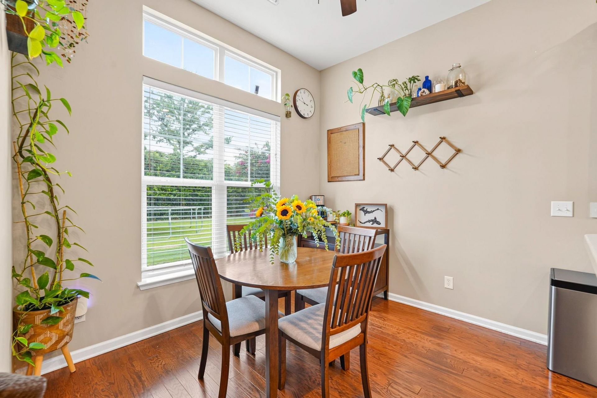 348 Esher Ct. Photo 15
