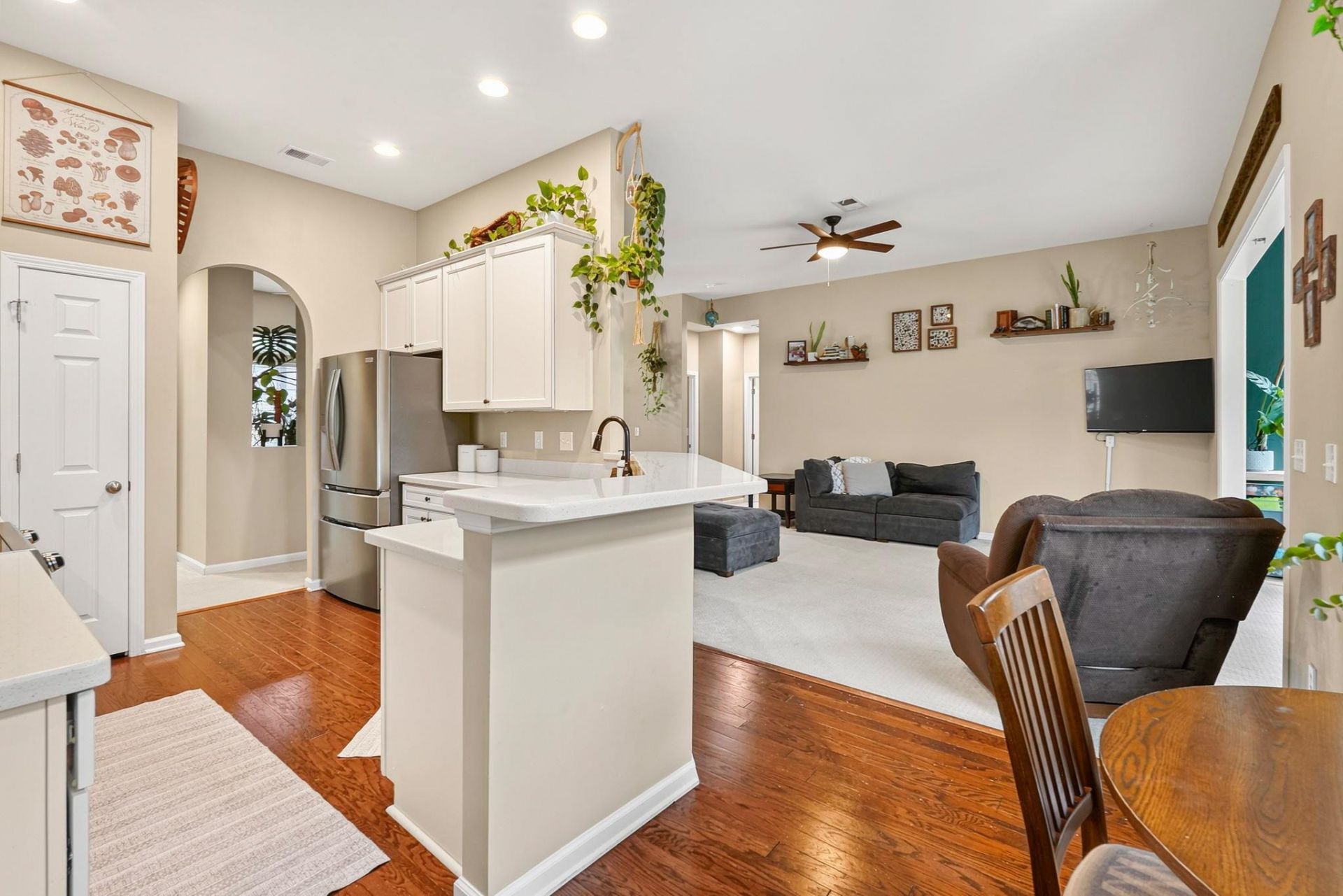 348 Esher Ct. Photo 17