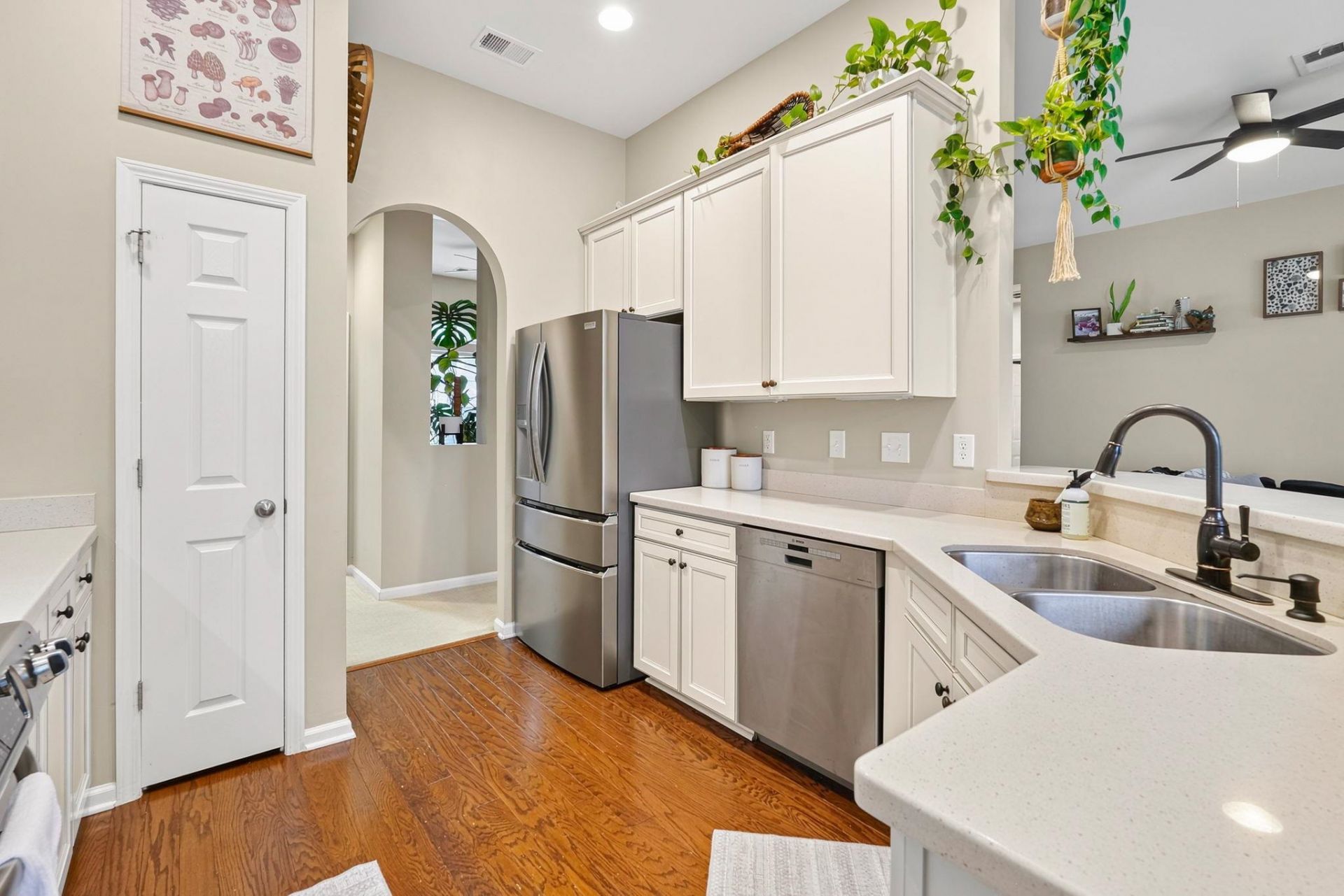 348 Esher Ct. Photo 19