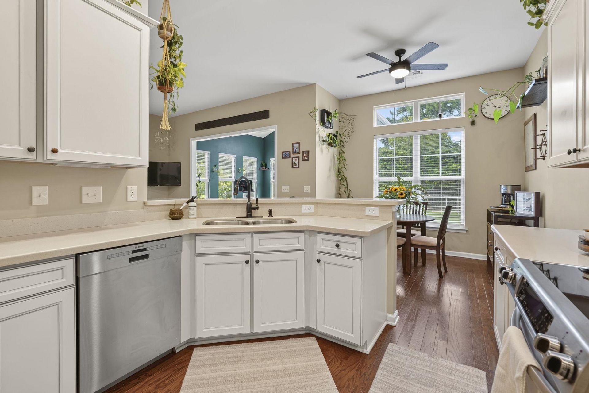 348 Esher Ct.  Photo 20