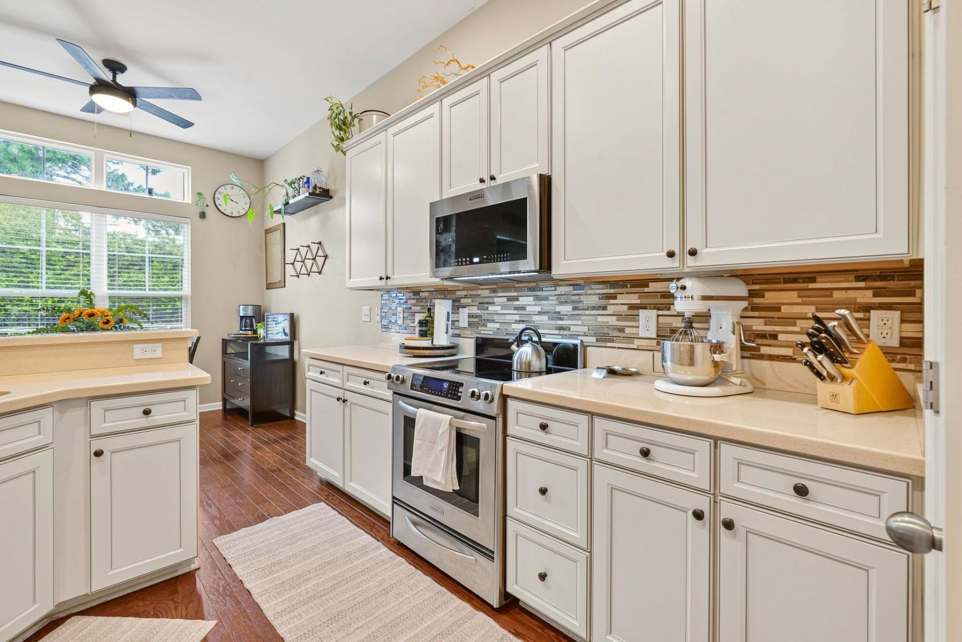 348 Esher Ct. Photo 20