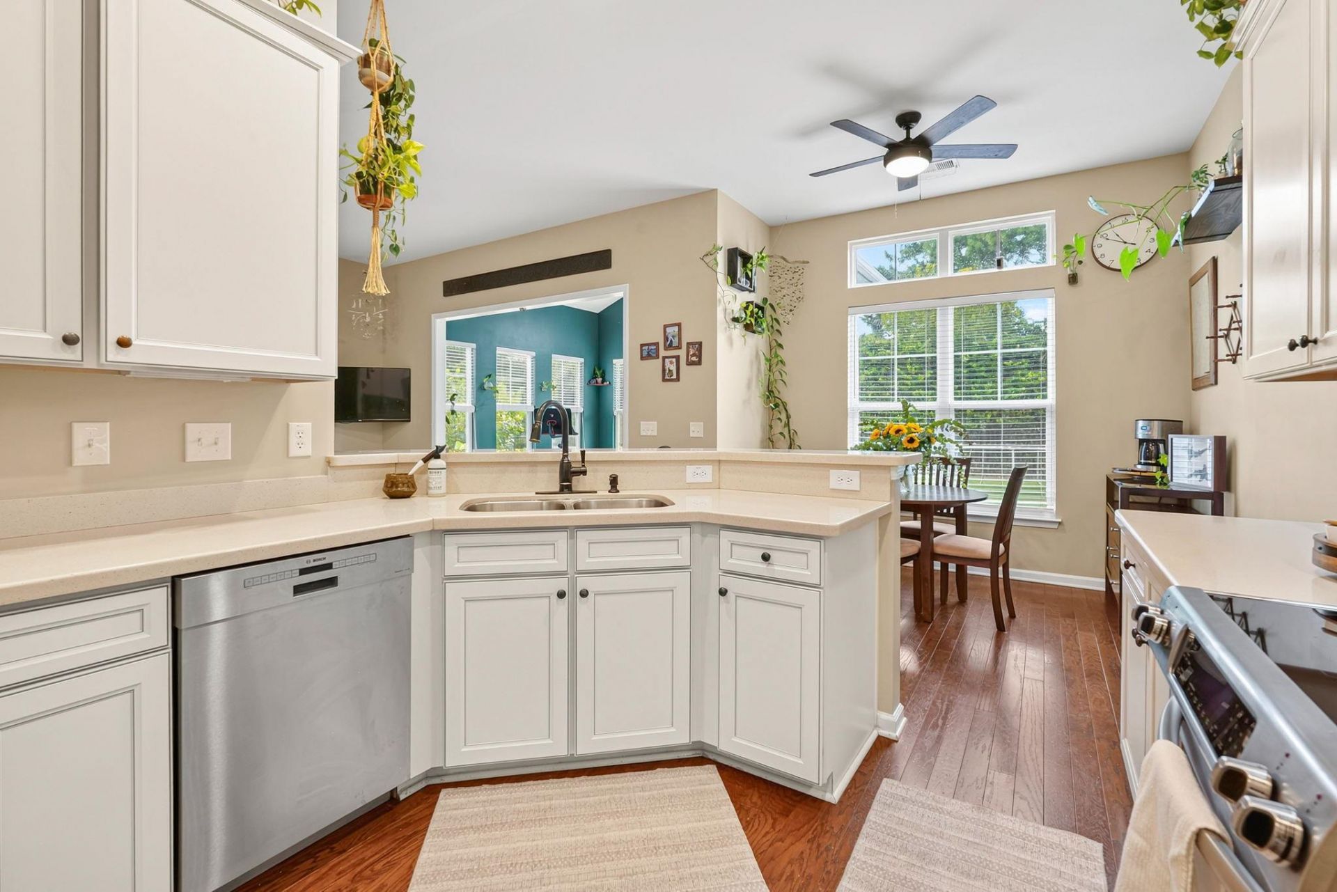 348 Esher Ct. Photo 21