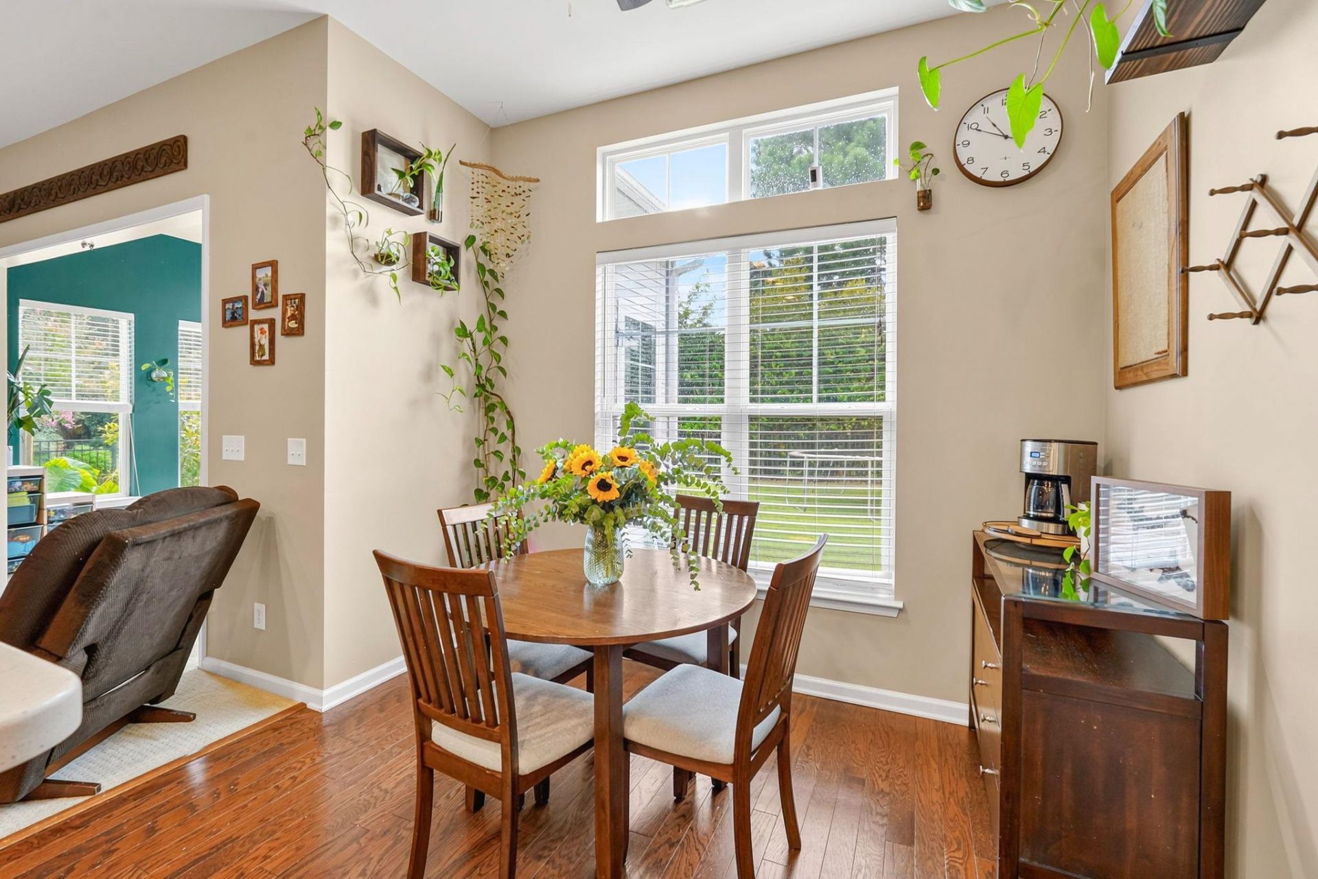 348 Esher Ct. Photo 22