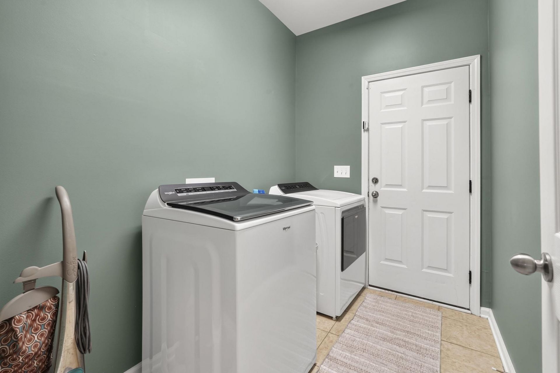 348 Esher Ct.  Photo 23