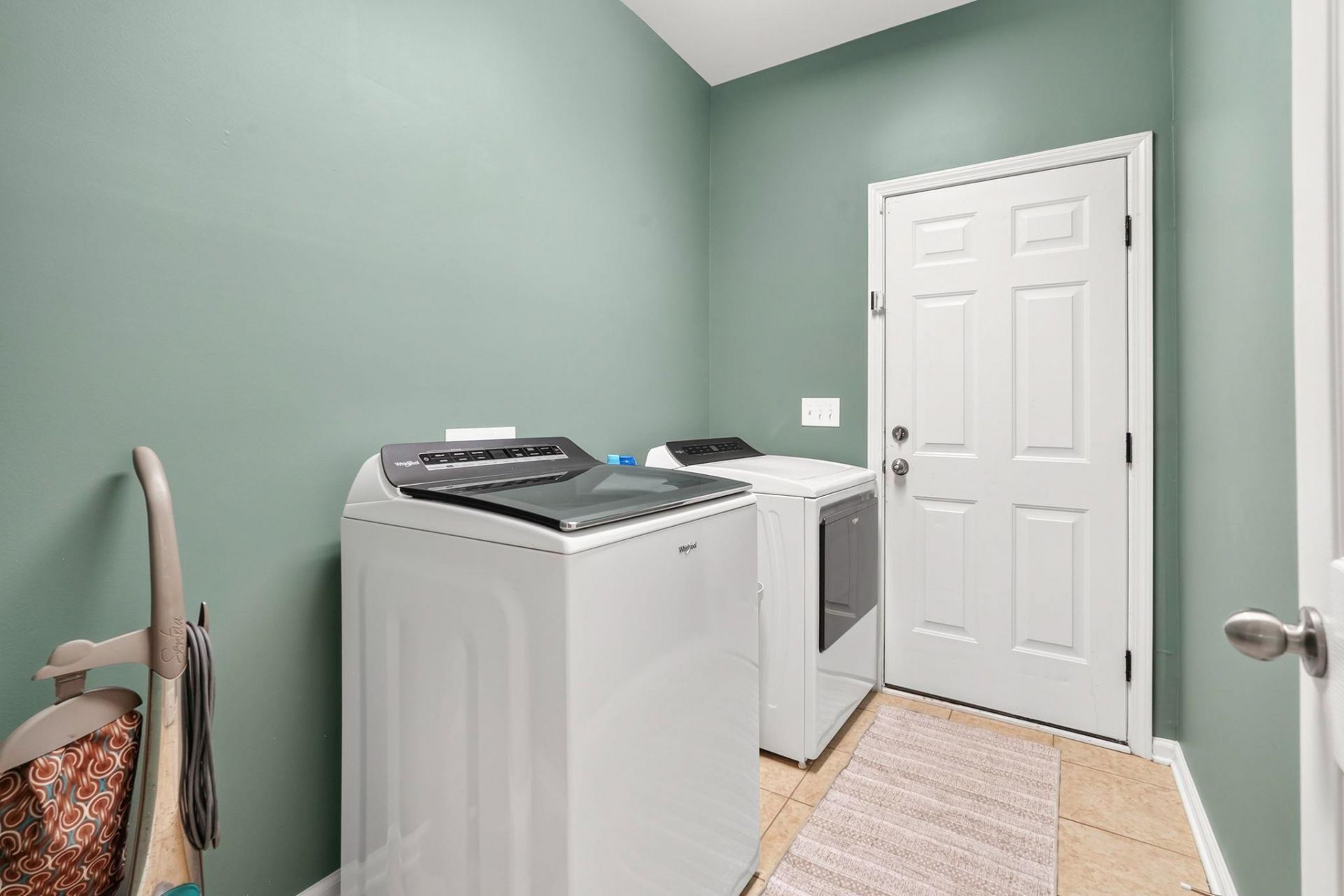348 Esher Ct. Photo 24