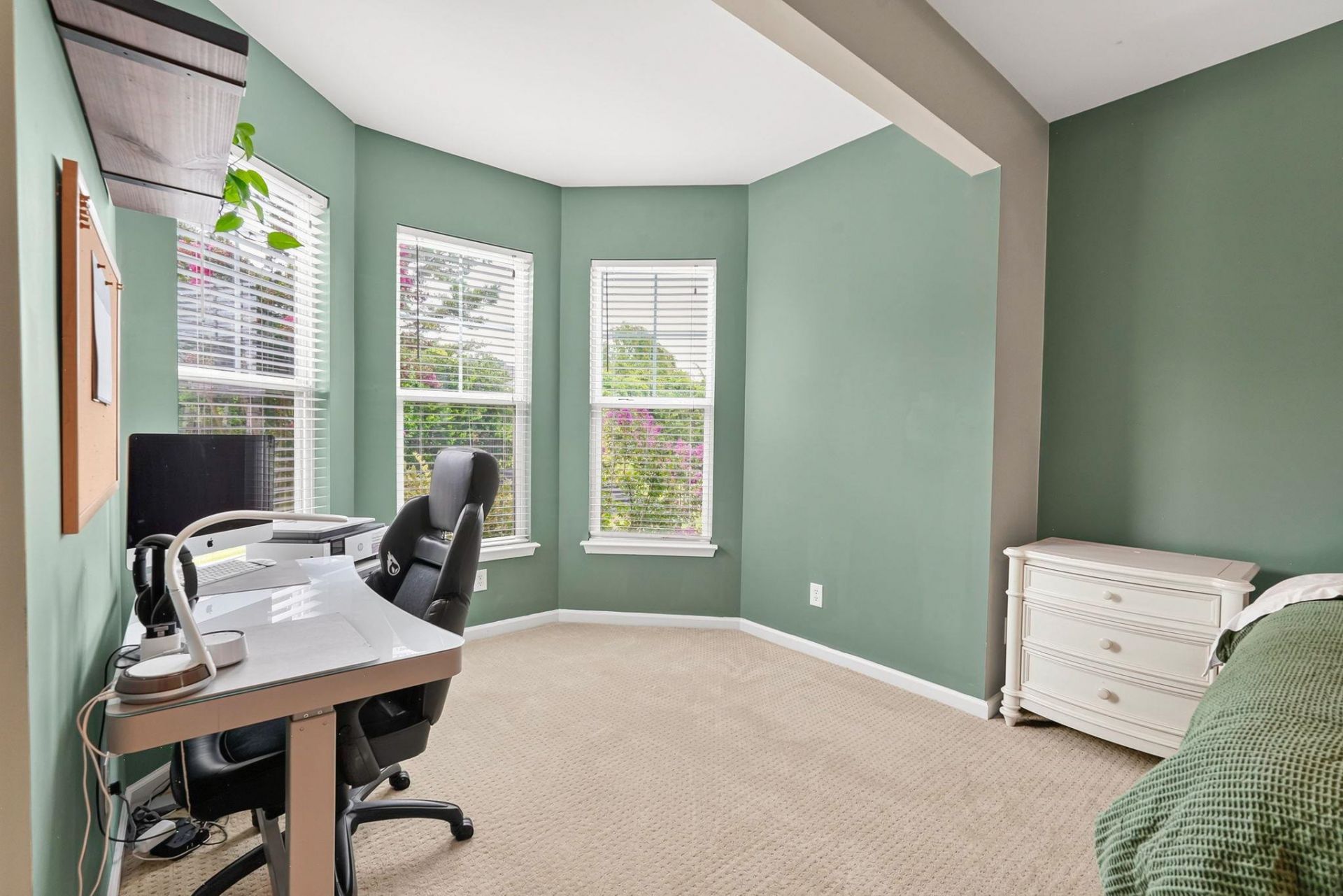 348 Esher Ct. Photo 26