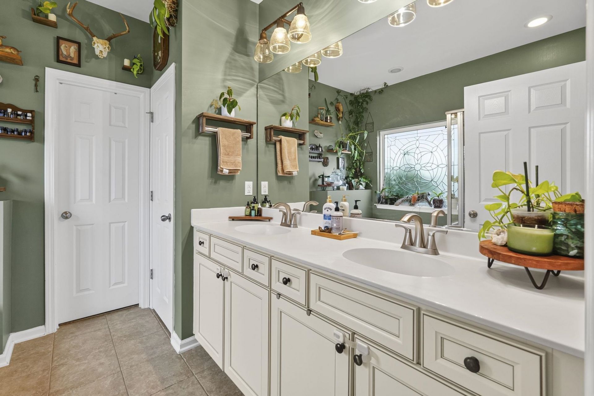 348 Esher Ct.  Photo 27