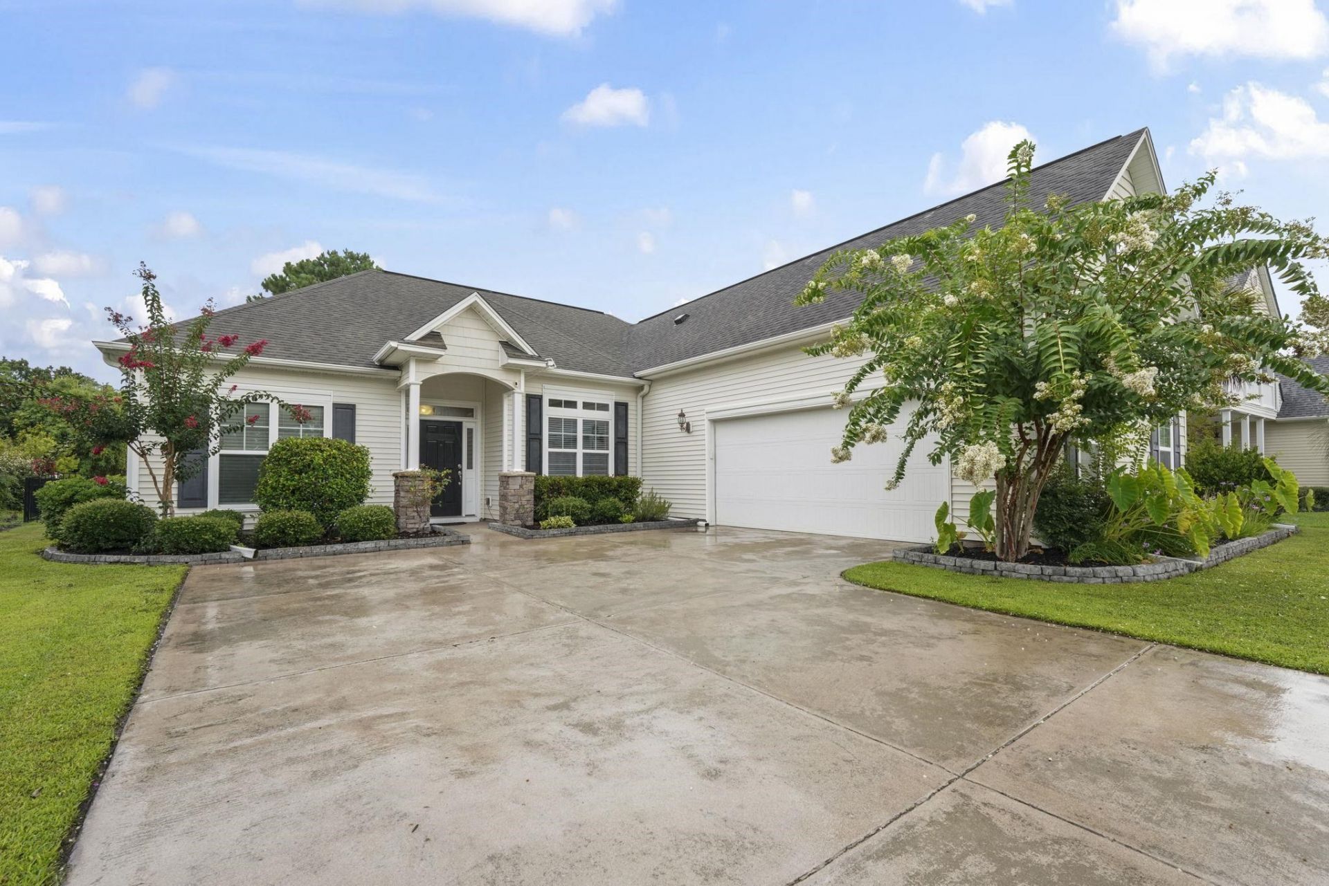 348 Esher Ct. Photo 3