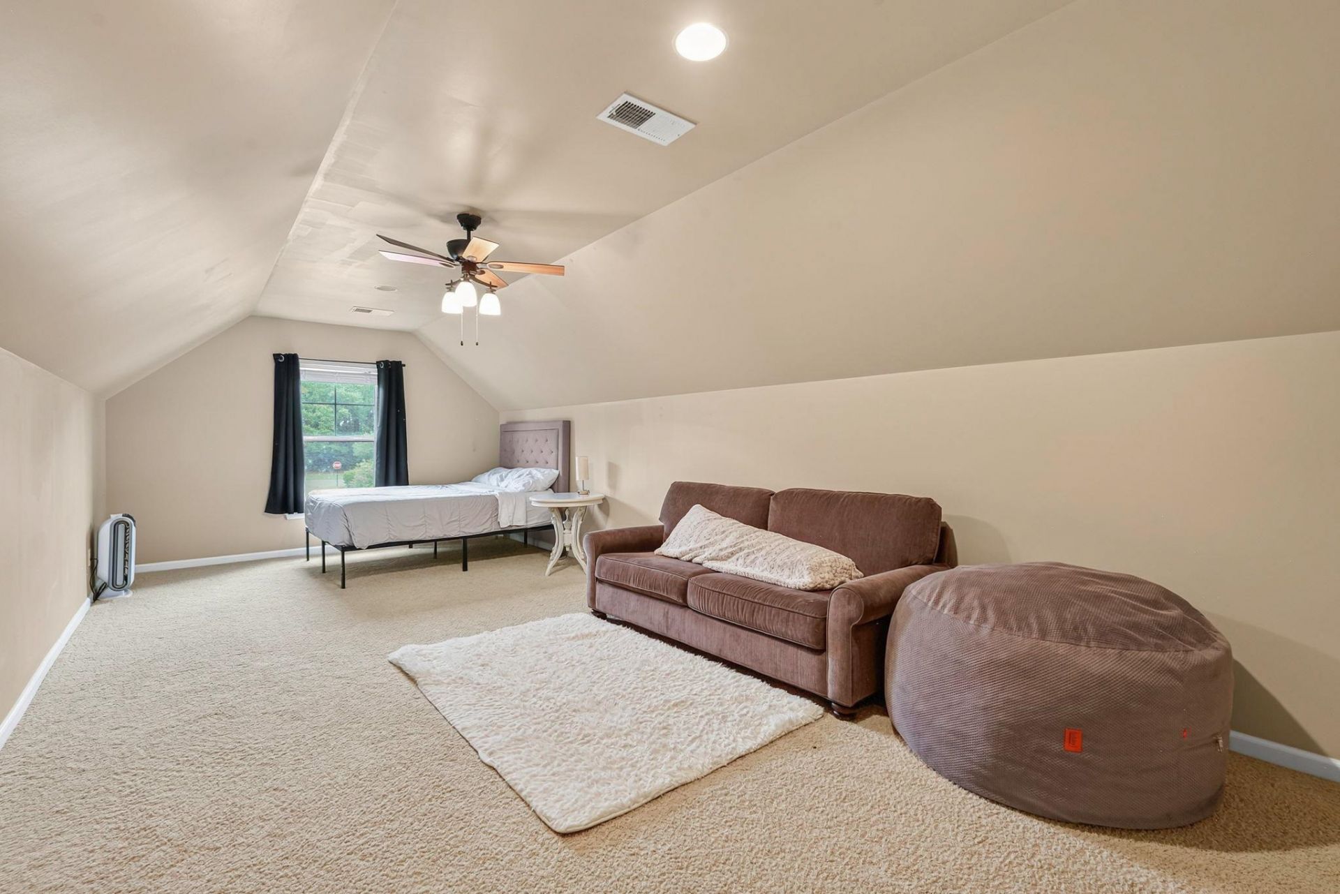 348 Esher Ct. Photo 31