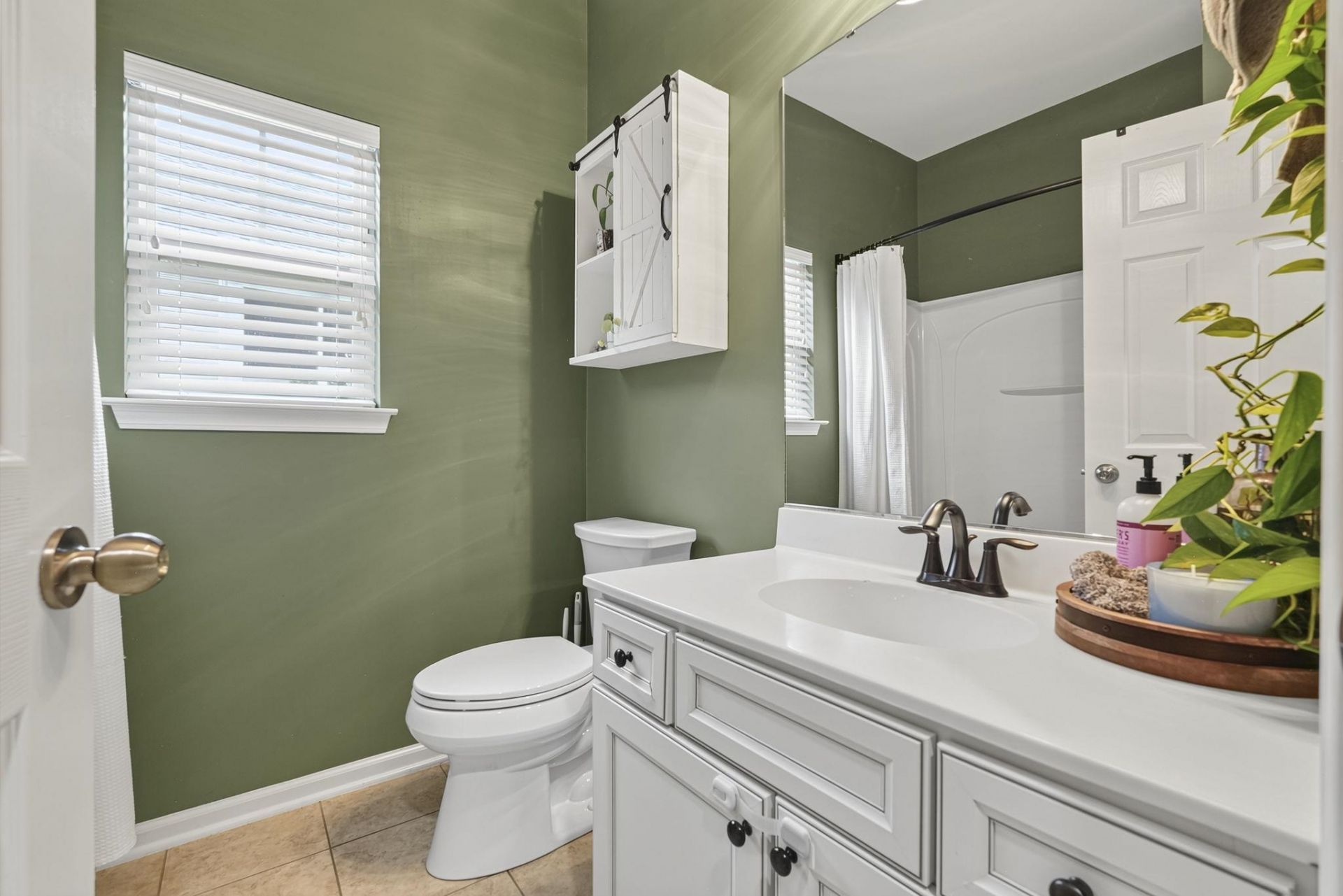 348 Esher Ct.  Photo 5