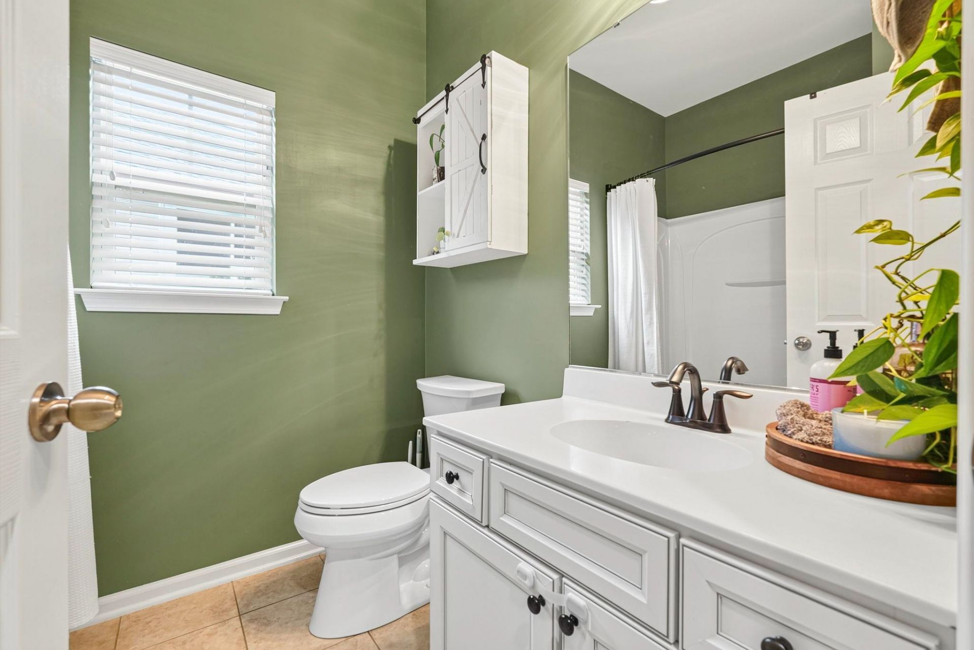 348 Esher Ct. Photo 6