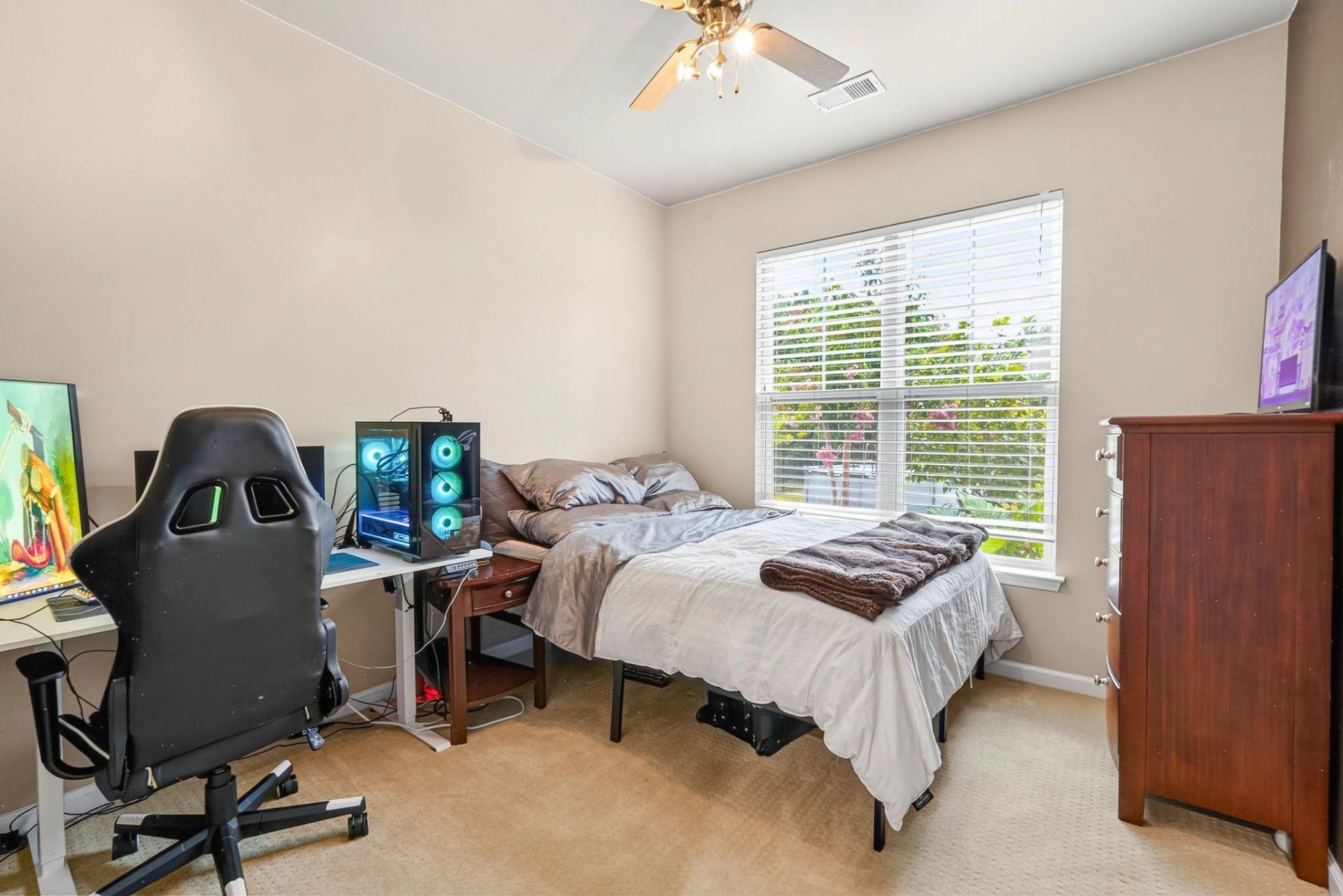 348 Esher Ct. Photo 8