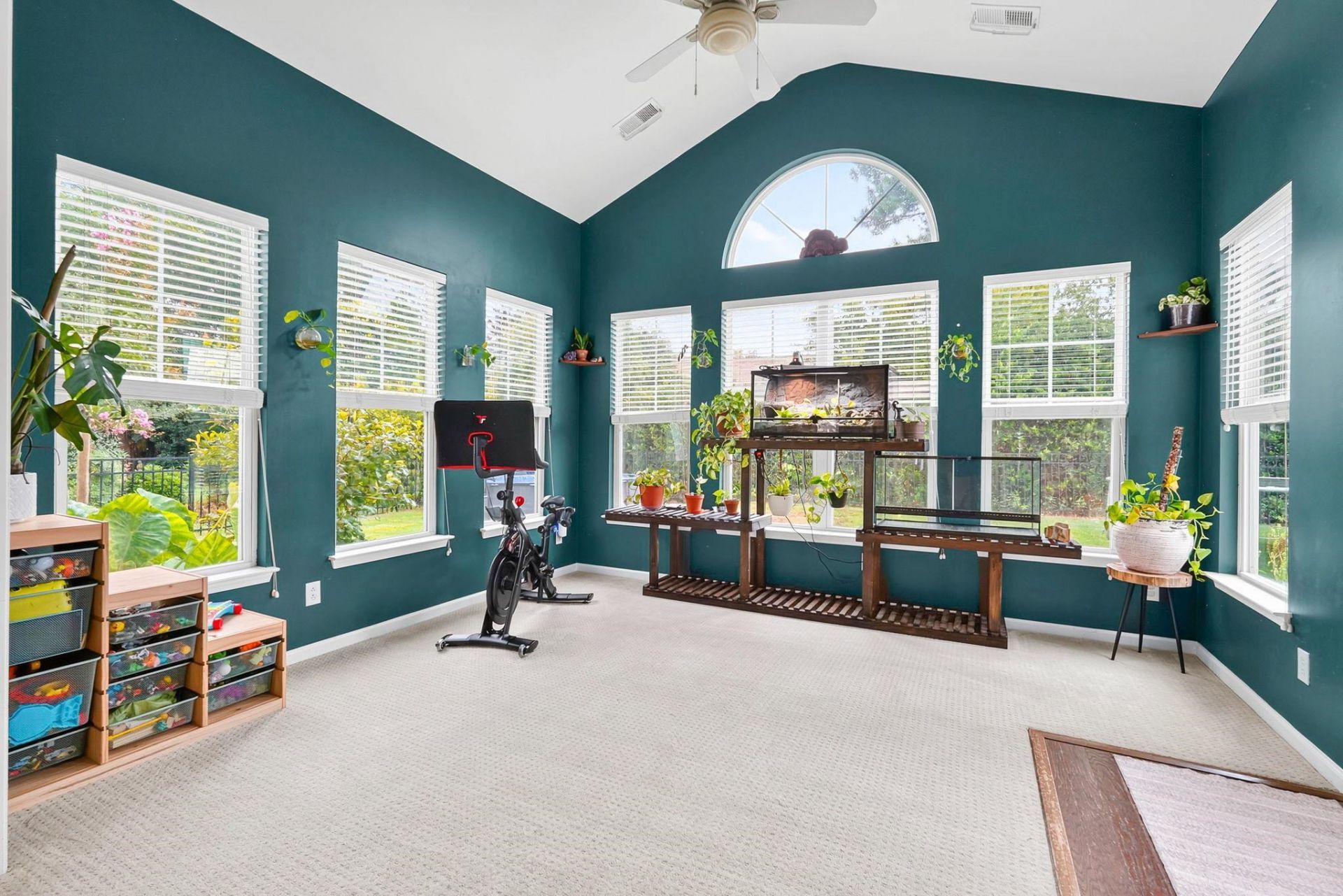 348 Esher Ct. Photo 9