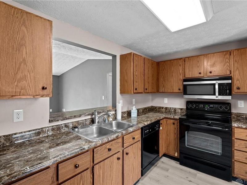 6110 Moss Hill Court, Huber Heights, OH 45424 Photo 11
