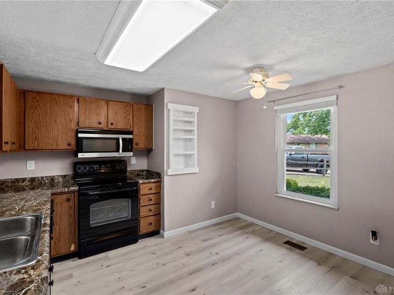 6110 Moss Hill Court, Huber Heights, OH 45424 Photo 12