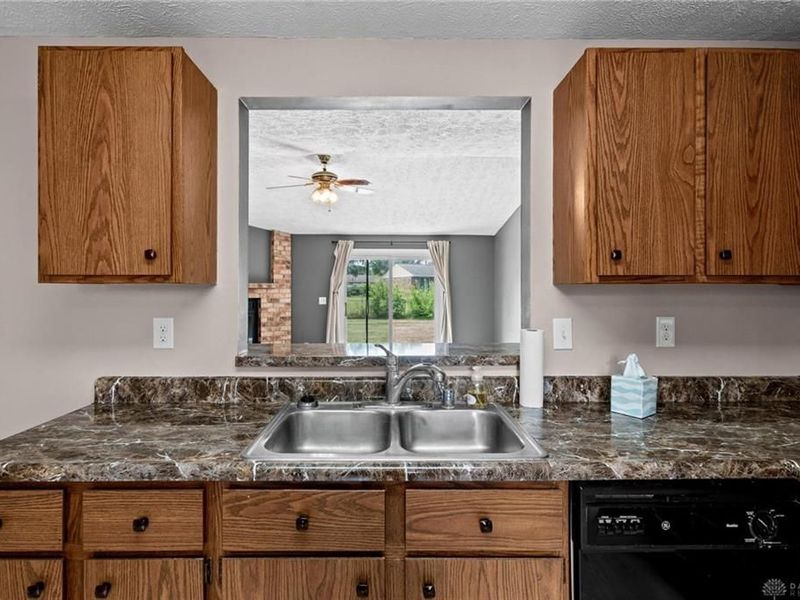 6110 Moss Hill Court, Huber Heights, OH 45424 Photo 13
