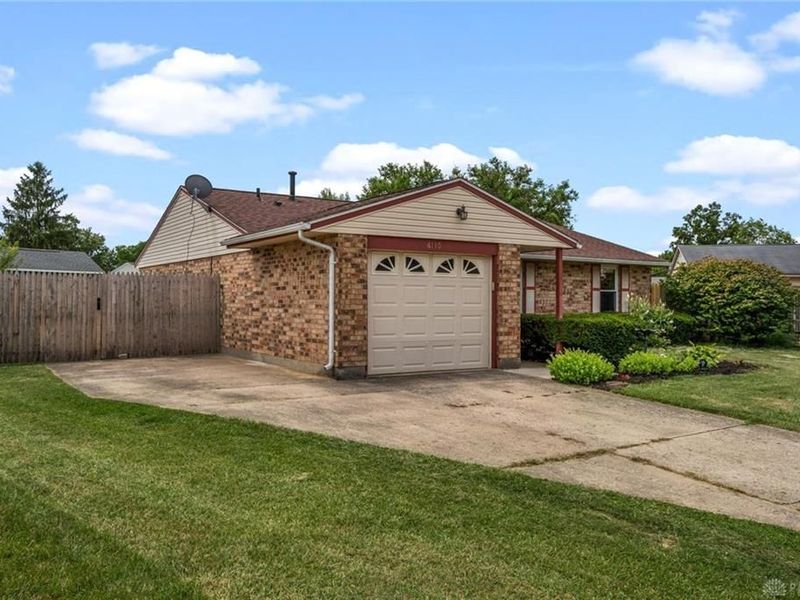 6110 Moss Hill Court, Huber Heights, OH 45424 Photo 2