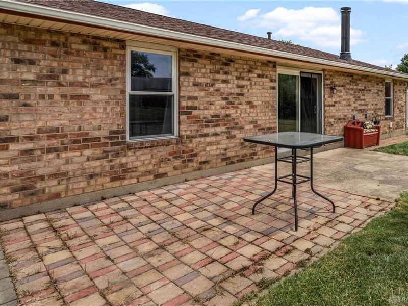 6110 Moss Hill Court, Huber Heights, OH 45424 Photo 7