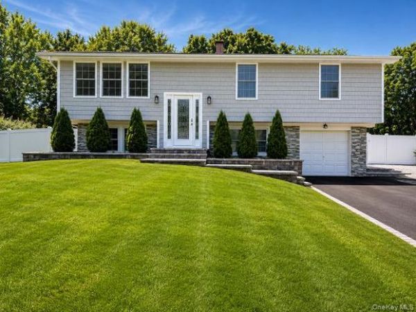 8 Fairway Drive , Port Jefferson Station, NY 11776