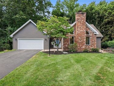 22 Cobblestone Crossing, Penfield, NY 14526