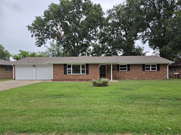 1418 Harris Drive , Bartlesville, OK 74006