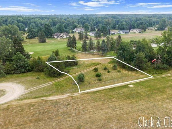 7576 Red Fox Road, Stanwood, MI 49346