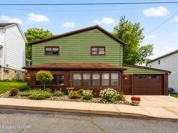 313 McLean Street, Dupont, PA 18641