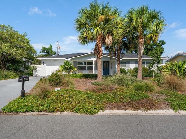 8879 111TH STREET, SEMINOLE, FL 33772