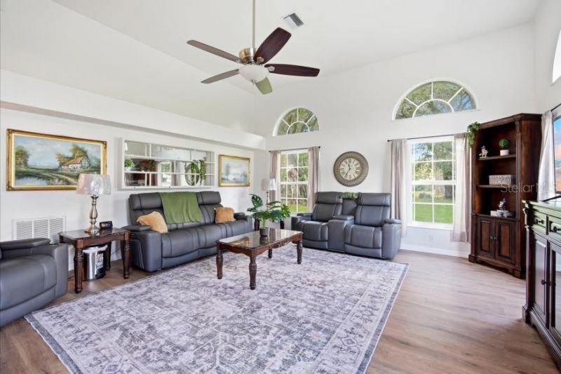 483 Lincoln Avenue, Masaryktown, FL 34604 Photo