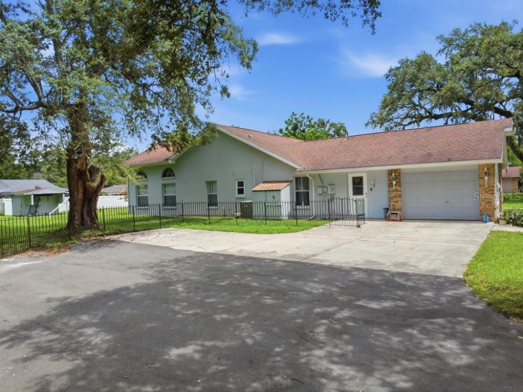 483 Lincoln Avenue, Masaryktown, FL 34604 Photo