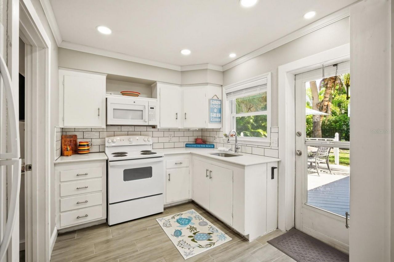 206 75th Street, Holmes Beach, FL 34217 Photo