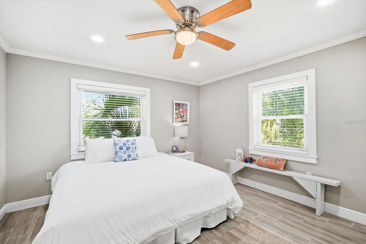 206 75th Street, Holmes Beach, FL 34217 Photo