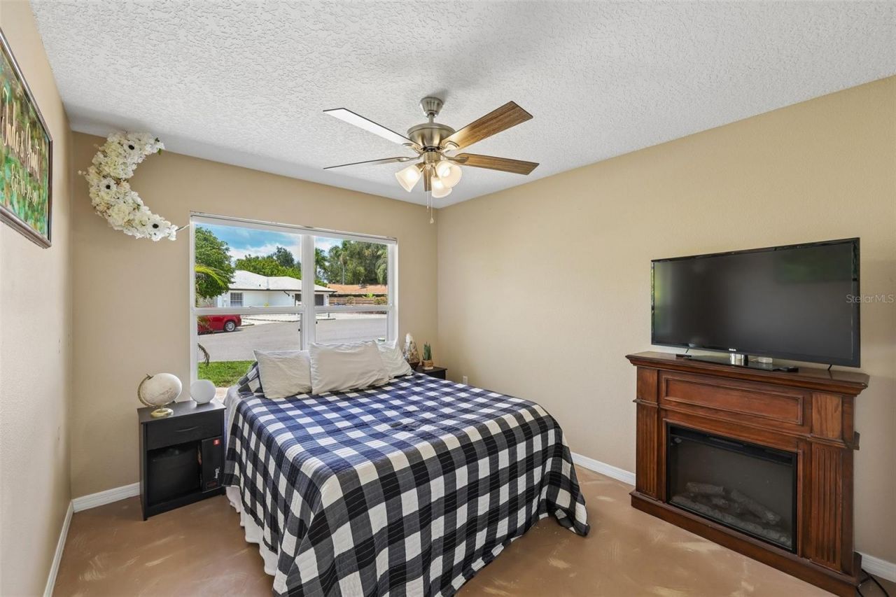 4919 32nd Avenue Drive W, Bradenton, FL 34209 Photo