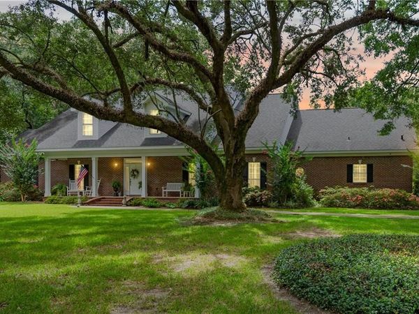 1004 Pace Parkway, Mobile, AL 36693