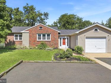 2002 LENHART ROAD, HATFIELD, PA 19440